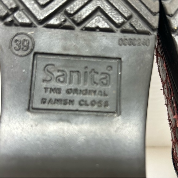 Sanita Danish Clogs EU 39 US 8.5 Maroon Leather Snake Skin Embossed Nursing Shoe - Picture 7 of 9